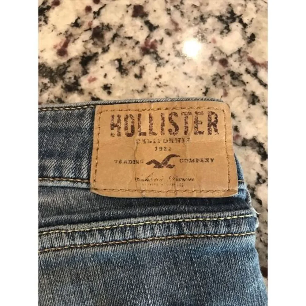 Hollister size 27